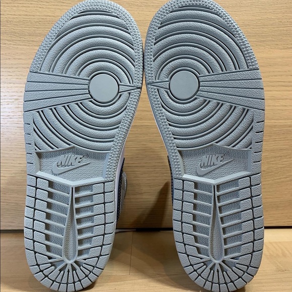 Jordan 1 Mid “Light Smoke Grey” - Picture 5 of 6